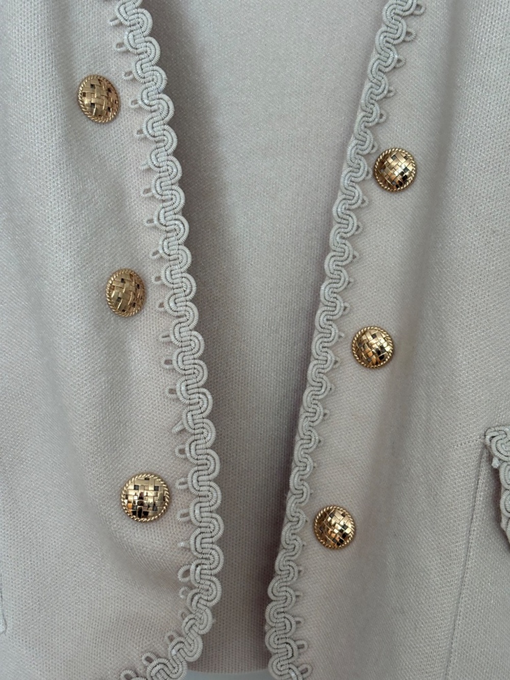 Sioni Open-Front Ivory/Cream Knitted Lady Jacket Cardigan with Gold Buttons - Picture 4 of 16